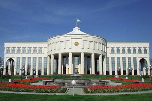 Ислом Каримов Оқсаройда 5та давлат элчиларини қабул қилди