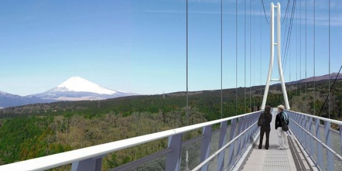 Японияда энг узун осма йўловчи кўприги қурилди