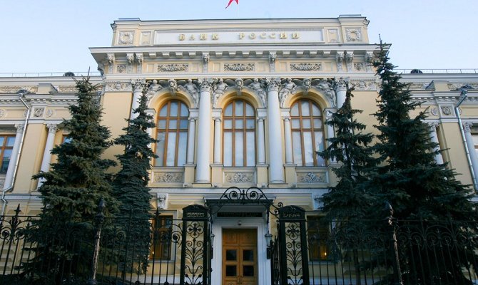 Россия бакнларининг 2015 йилдаги даромади 3 баробарга камайиб кетди