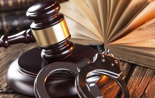 Жиззахда вояга етмаган қизни зўрлаб, бўғиб ўлдирган эркак 24 йилга қамалди
