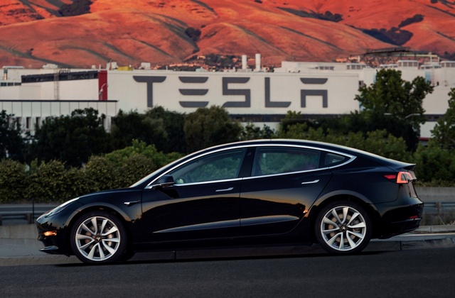 Tesla ташкил этилгандан бери 300 мингта электрокар ишлаб чиқарди