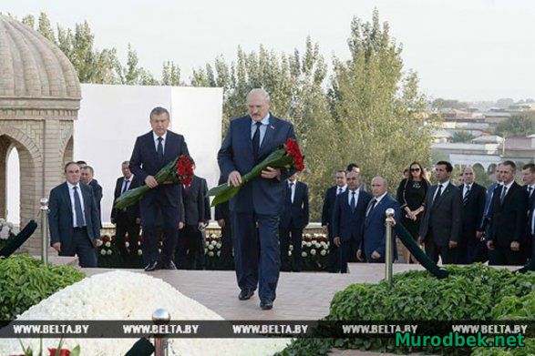 Беларусь президенти Ислом Каримов қабрини зиёрат қилди