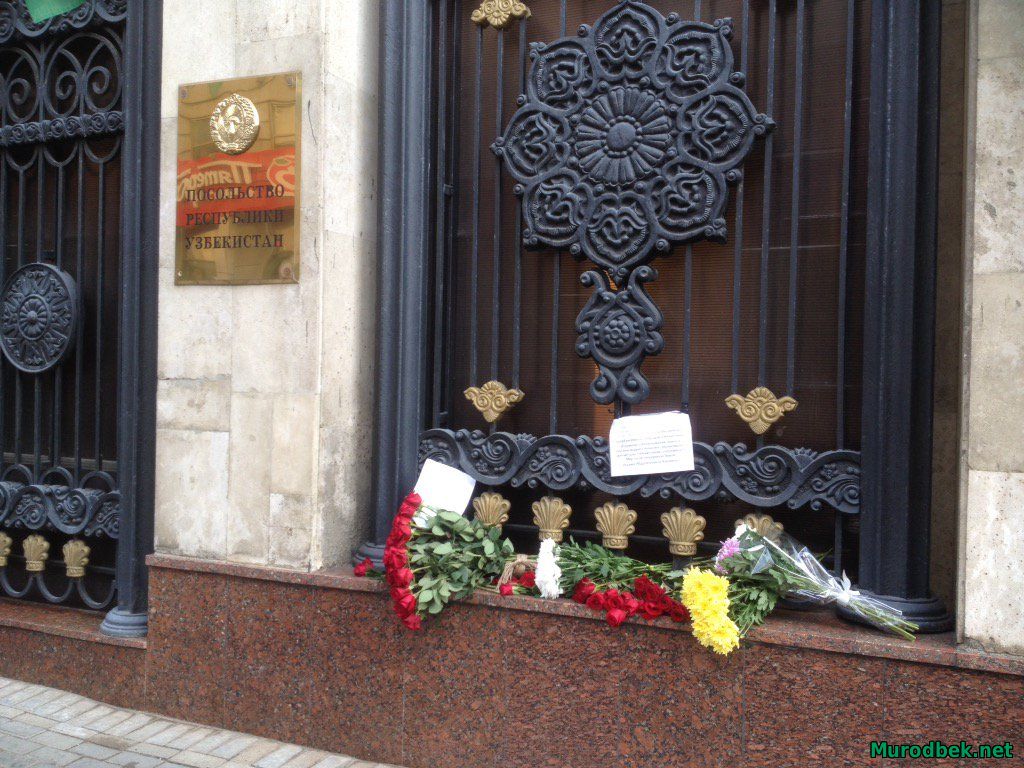 Ўзбекистоннинг Москвадаги элчихонаси мотам сифатида байроқларни тушириб қўйди