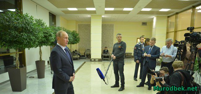 Путин журналистларни АҚШ махсус хизматлари томонидан кузатув олиб борилишидан огоҳлантирди